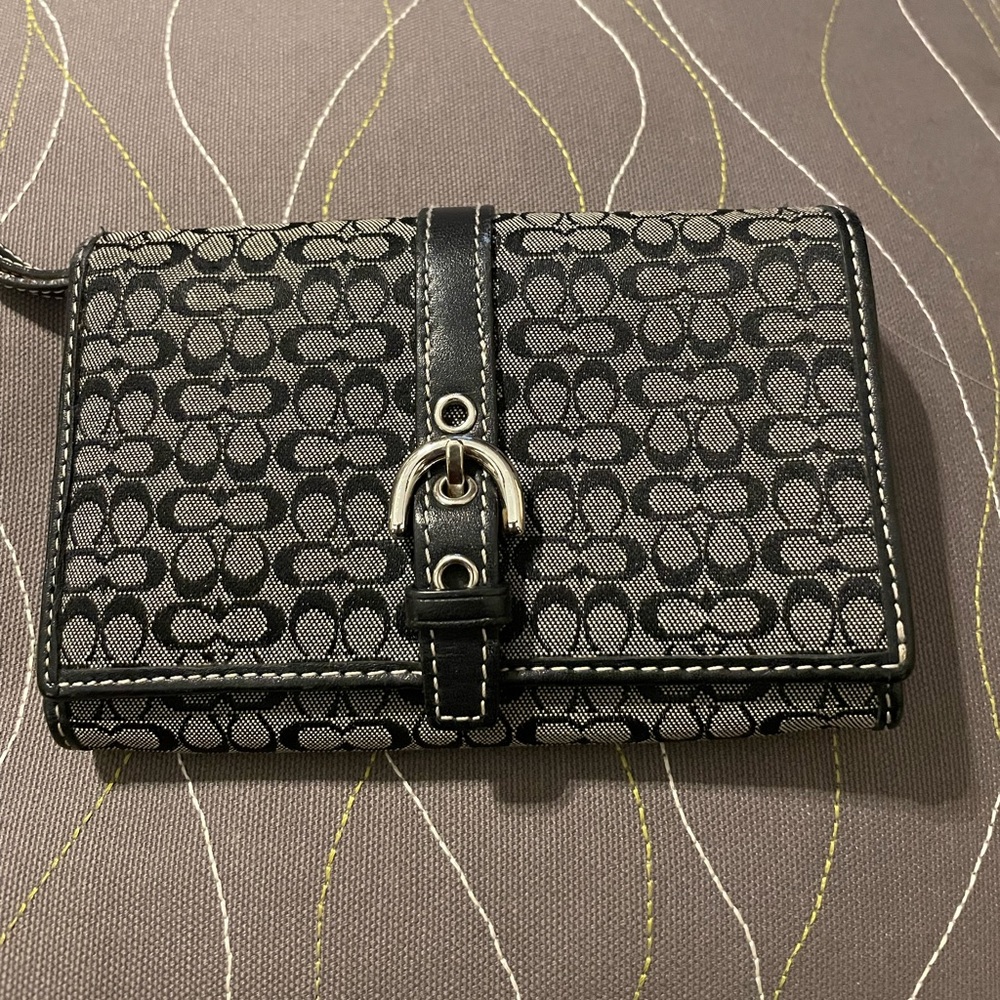 💥💥Coach Signature Black Bi-fold Wallet